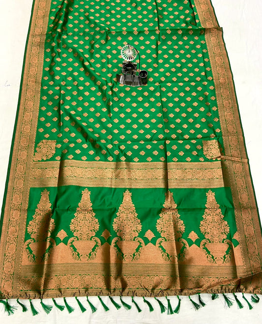 MAGNITE Soft Banarasi Silk Saree with Copper Zari Weaving & Rich Pallu GREEN
