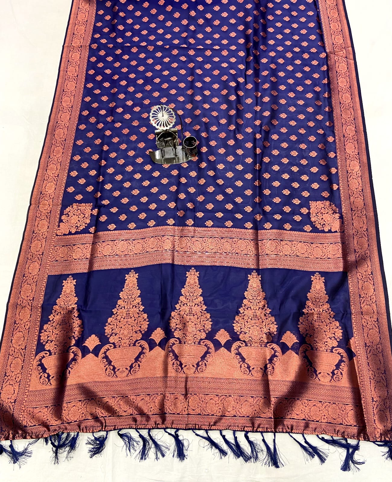 MAGNITE Soft Banarasi Silk Saree with Copper Zari Weaving & Rich Pallu BLUE